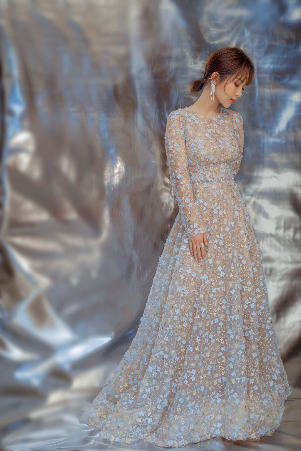 杨紫甜美秀丽光影写真图片