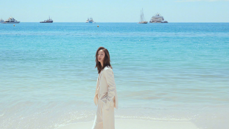 江一燕夏日海滩清纯甜美写真照