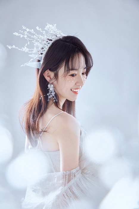 王瑞欣冰雪公主造型唯美优雅写真照