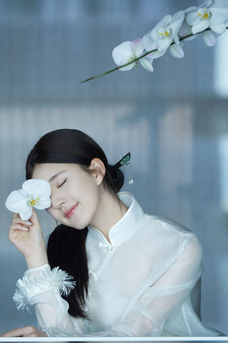 赵露思天青色薄纱旗袍清秀江南女子造型写真照